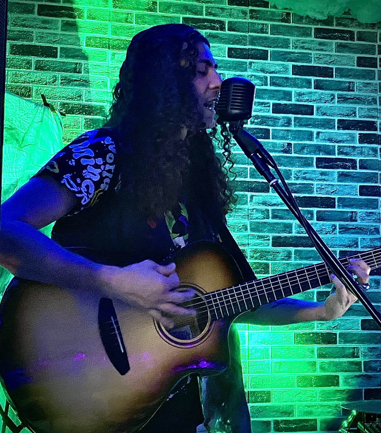 Chris Clark performing
